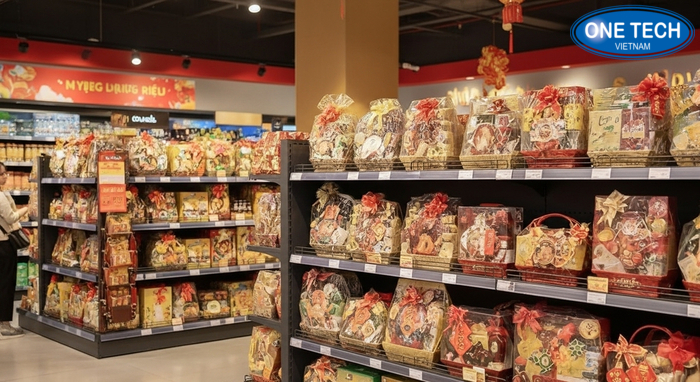OneTech Group cung cấp và lắp đặt kệ trưng bày giỏ quà Tết Hình ảnh lắp đặt kệ trưng bày giỏ quà Tết thực tế tại cửa hàng