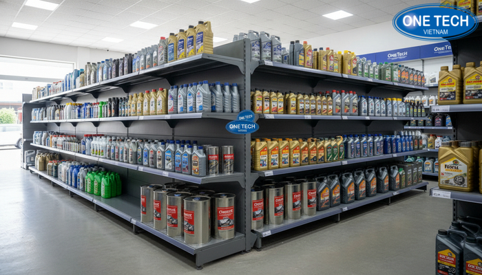 Ảnh thực tế kệ trưng bày dầu nhớt tại cửa hàng Thanh Hóa mẫu 1