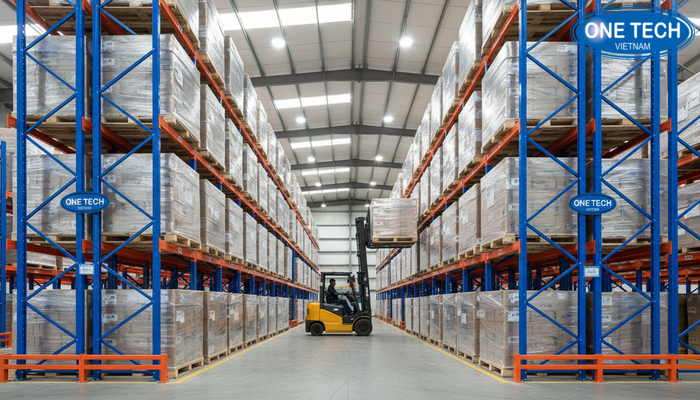 Hình ảnh thực tế lắp đặt kệ double deep trong kho công nghiệp