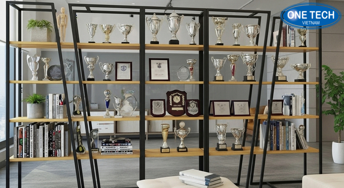 Không gian trưng bày cúp thực tế Không gian trưng bày cúp thực tế sau khi hoàn thiện, bố cục gọn và nổi bật