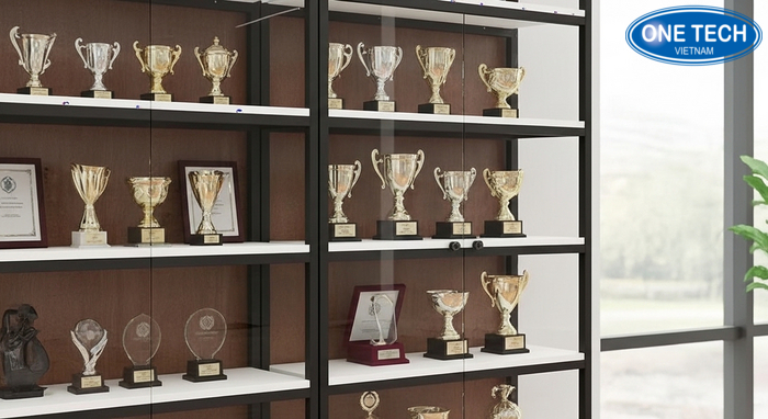 Tủ kệ đa năng trưng bày cúp Tủ kệ đa năng trưng bày cúp kết hợp kính gỗ kim loại, có khóa bảo vệ